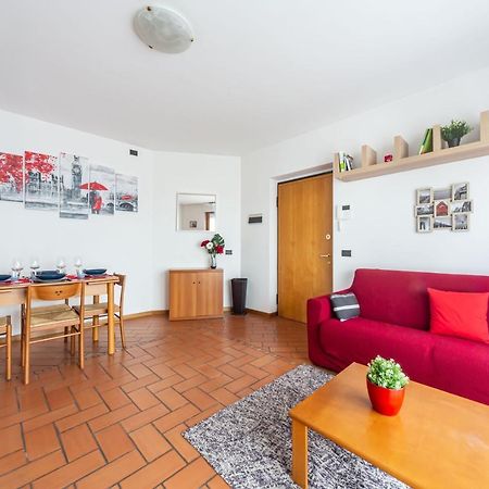 Cozy Apt - Private Parking & Terrace Apartment Milan Exterior photo