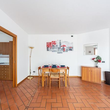 Cozy Apt - Private Parking & Terrace Apartment Milan Exterior photo
