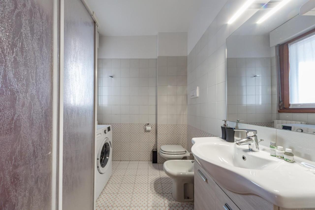 Cozy Apt - Private Parking & Terrace Apartment Milan Exterior photo