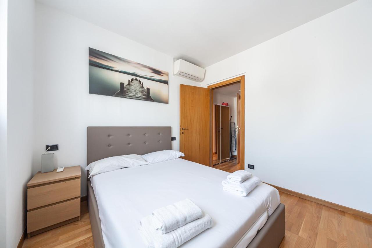 Cozy Apt - Private Parking & Terrace Apartment Milan Exterior photo