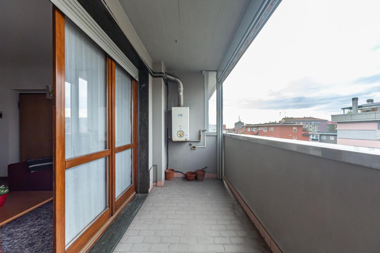 Cozy Apt - Private Parking & Terrace Apartment Milan Exterior photo