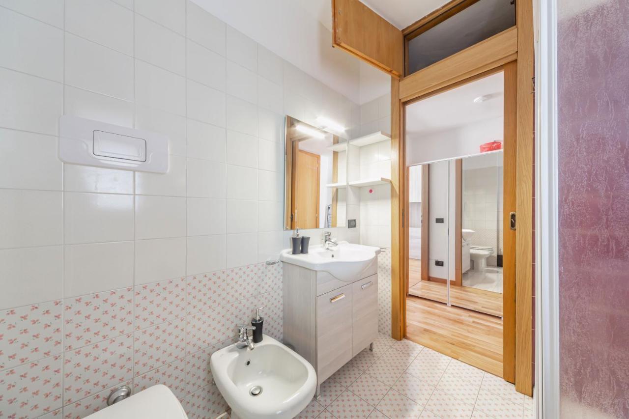 Cozy Apt - Private Parking & Terrace Apartment Milan Exterior photo