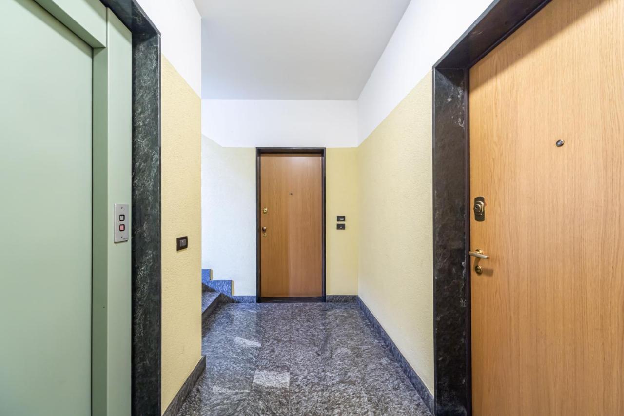 Cozy Apt - Private Parking & Terrace Apartment Milan Exterior photo