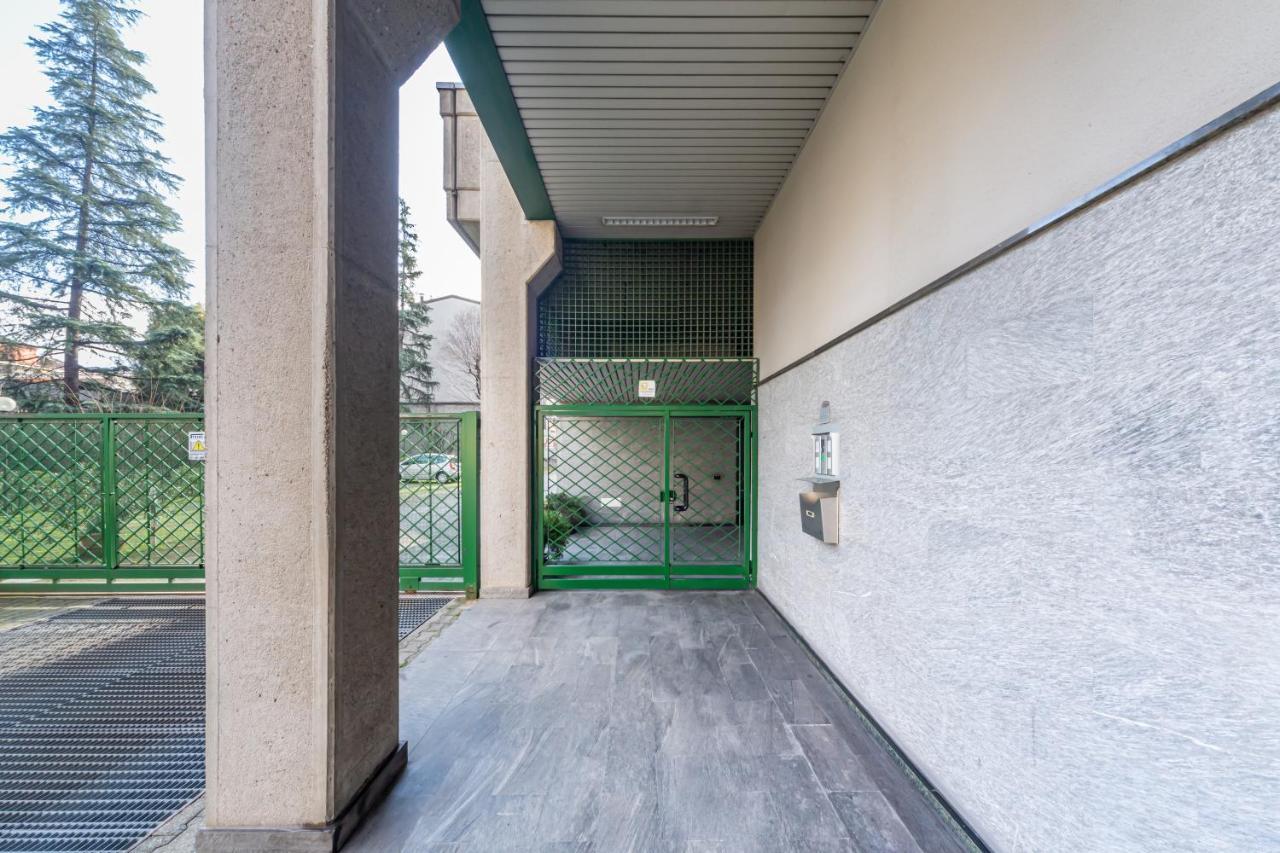 Cozy Apt - Private Parking & Terrace Apartment Milan Exterior photo